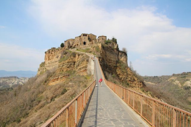 civita di bathroom, town, bridge, owner, pet, person, human, townscape, buildings, old town, hill, hilltop, italy, tuscany, architecture, old, landscape, nature, hilltop, hilltop, hilltop, hilltop, hilltop, italy, tuscany