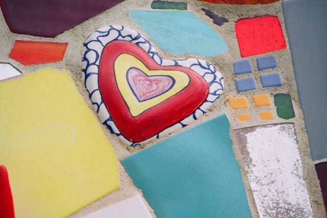 niki de saint phalle, art, artist, sculpture, tuscany, capalbio, il giardino dei tarocchi, garden of tarot, park of miracles, heart, ceramic, multicoloured, scan kb dia